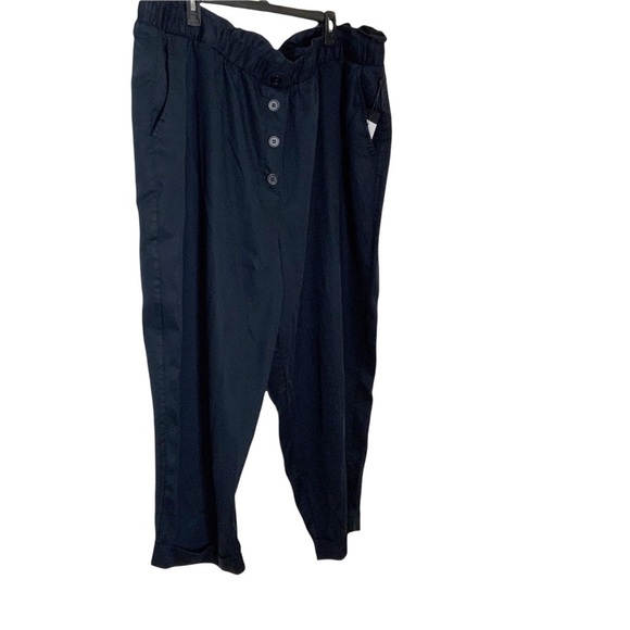 black TAPE- plus size pants with ruffled waist and cuffed hem. Size 3X - Picture 2 of 8